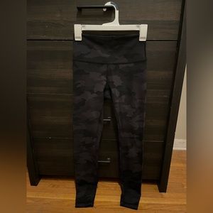 Lululemon align leggings camo black and grey size 4 28” mid rise